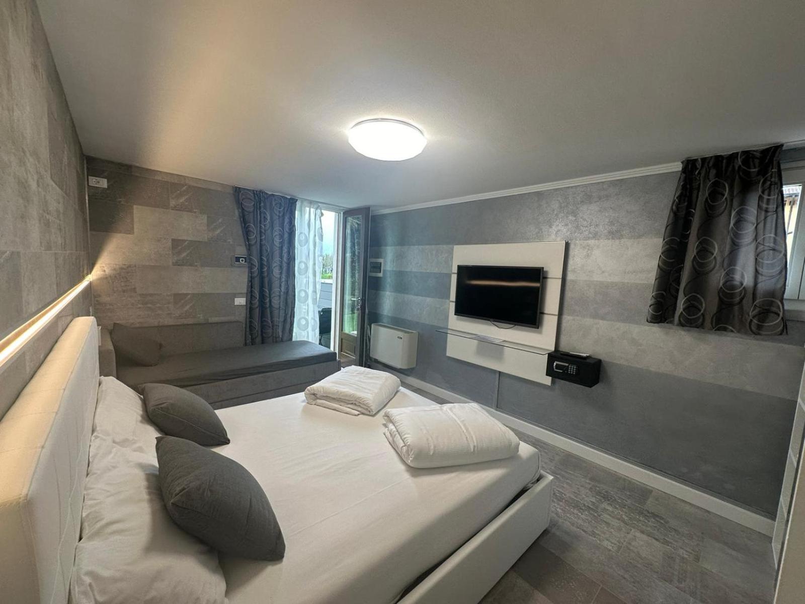 Triple Room Terrace